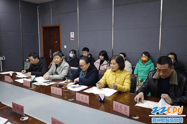 郑州市科技工业学校教师成长指导委员会专家成员（前排）