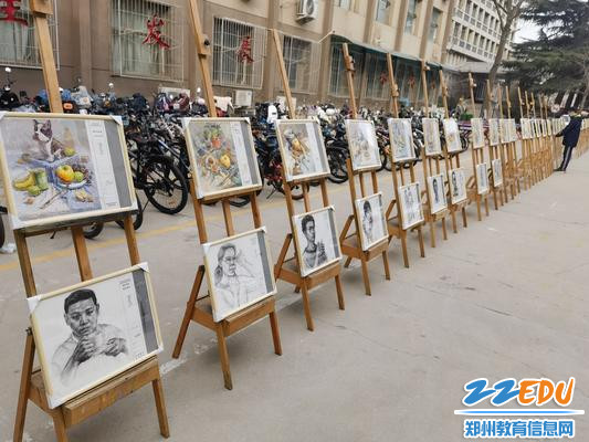 1 郑州爱中学校举行学生美术作品展 1 郑州爱中学校举行学生美术作品展