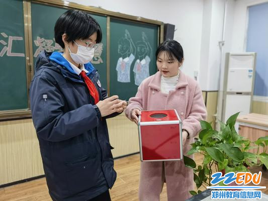 学生会干部候选人进行抽签 学生会干部候选人进行抽签