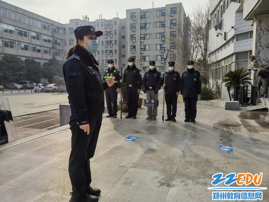 法治辅导员孟郑杰向大家介绍金水公安分局教官团队 法治辅导员孟郑杰向大家介绍金水公安分局教官团队