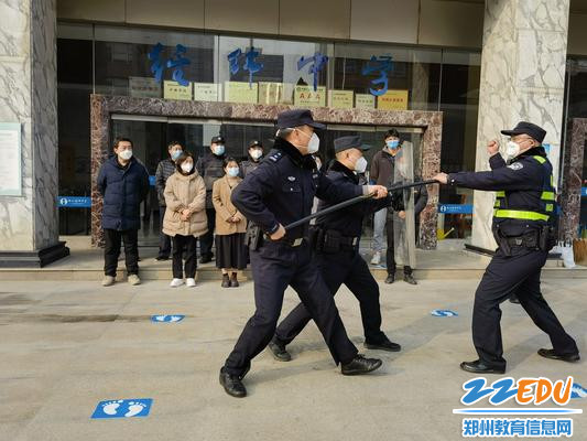 讲解盾、棍配合使用方法 讲解盾、棍配合使用方法