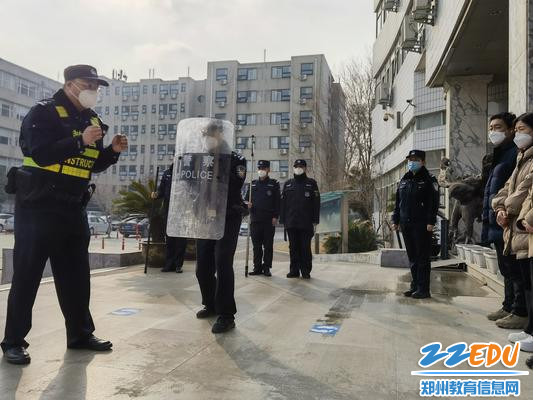 讲解防暴盾牌的正确使用方法 讲解防暴盾牌的正确使用方法