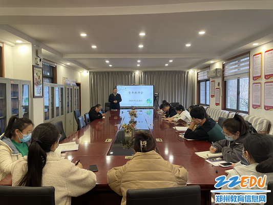 郑州市扶轮外国语高级中学召开青年教师培训研讨会