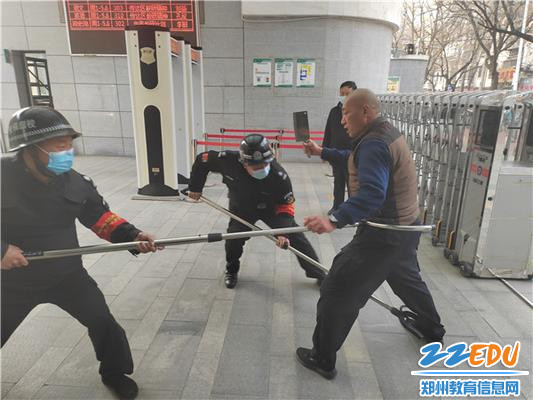 3.模拟反恐应急演练 3.模拟反恐应急演练