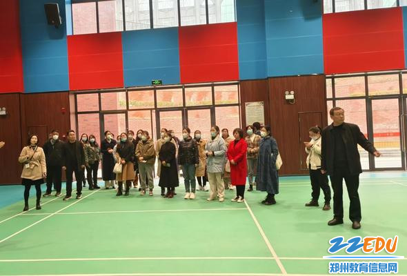参观郑州八中综合体育馆 参观郑州八中综合体育馆