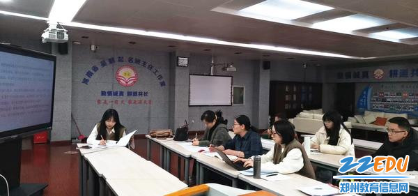 老师们积极探讨_副本 老师们积极探讨_副本