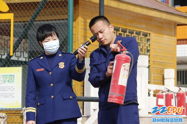 讲解灭火器使用方法 讲解灭火器使用方法