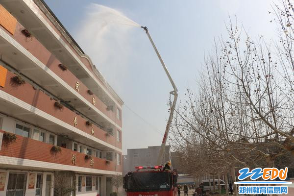 消防车楼顶灭火 消防车楼顶灭火