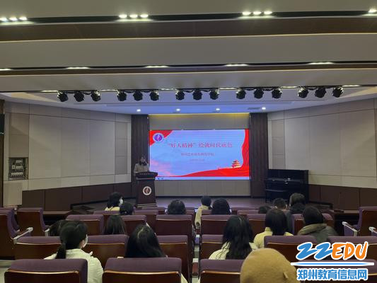14万莉丽教师作为代表发言
