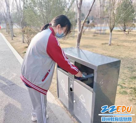 4.将垃圾放入正确的垃圾箱内 4.将垃圾放入正确的垃圾箱内