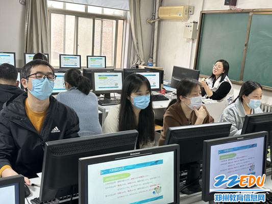 1 郑州爱中学校举行心理健康教育培训
