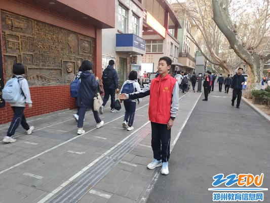 交通安全维护学生志愿者 交通安全维护学生志愿者