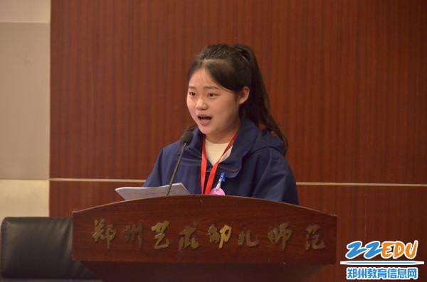 14号竞选选手进行广播站站长竞选演讲答辩 14号竞选选手进行广播站站长竞选演讲答辩