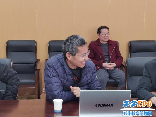 郑州市教育局离退休干部处处长李占国对学校建设提出建议