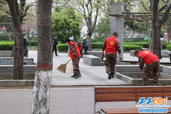 1志愿者清扫地面 1志愿者清扫地面