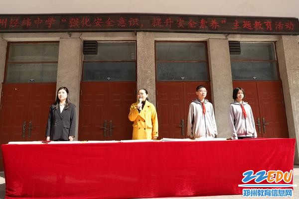 金水区经纬学校政教处主任孟光明讲明优秀寝室要求 金水区经纬学校政教处主任孟光明讲明优秀寝室要求