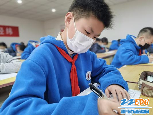 用自信书写梦想 用自信书写梦想