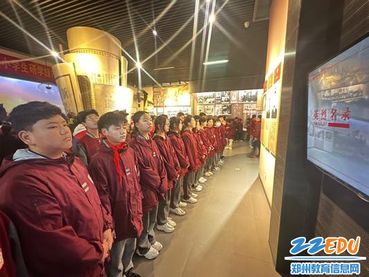 学生参观中原烈士纪念馆 学生参观中原烈士纪念馆