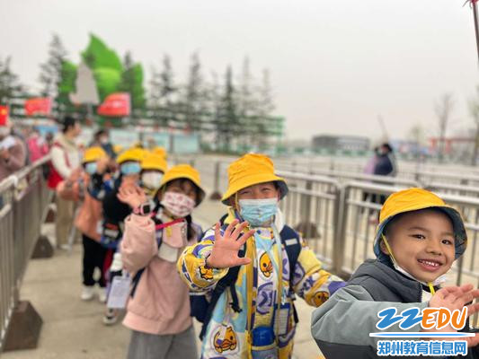 河南省郑州市郑东新区白沙小学分年级持续开展了为期两周的春季研学实践活动