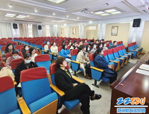 青年教师认真听会 青年教师认真听会