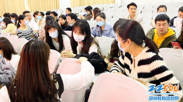 文科组老师进行讨论_副本 文科组老师进行讨论_副本