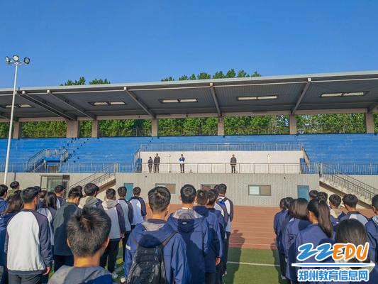 3学生代表阎舟洋进行《国家安全,人人有责》国旗下演讲 3学生代表阎舟洋进行《国家安全,人人有责》国旗下演讲