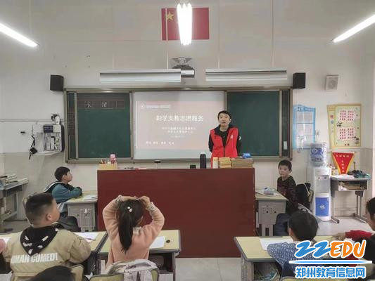 师童老师为告成镇镇直小学学生授课 师童老师为告成镇镇直小学学生授课