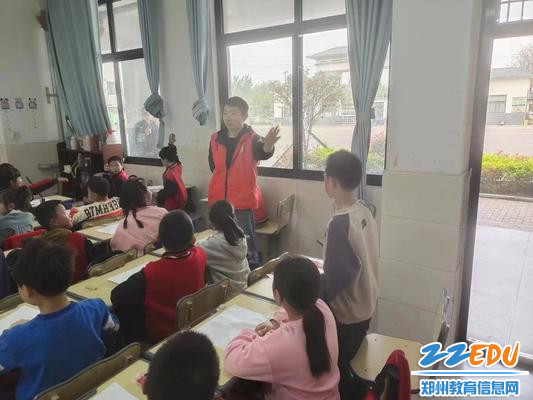 学生积极踊跃发言 学生积极踊跃发言