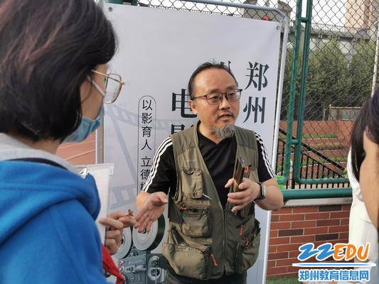 微电影社老师热情介绍社团情况 微电影社老师热情介绍社团情况