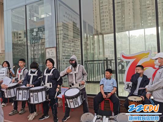 社团成员展示才艺 社团成员展示才艺