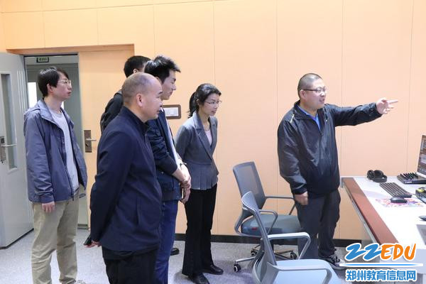 2.参观直播小镇 2.参观直播小镇