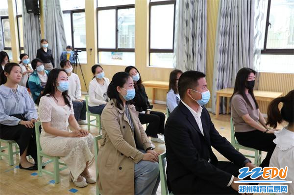 2.教师参与音乐游戏 感知幼儿的学习方式