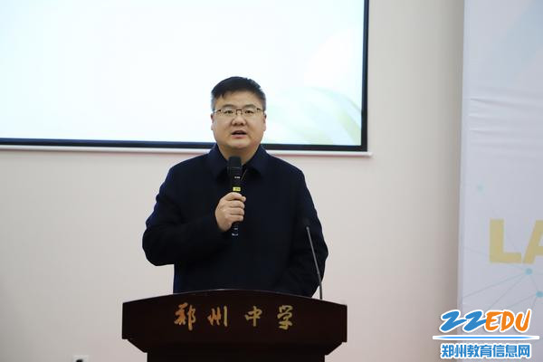Photo 2: Tian Yubao, member of the party committee and vice principal of Zhengzhou Middle School, delivered an opening speech