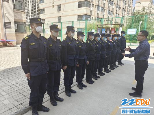 学生处主任郑丹进行消防安全教育(1) 学生处主任郑丹进行消防安全教育(1)