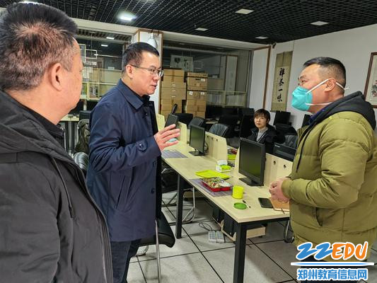 2校领导向供餐方强调食品安全与质量 2校领导向供餐方强调食品安全与质量