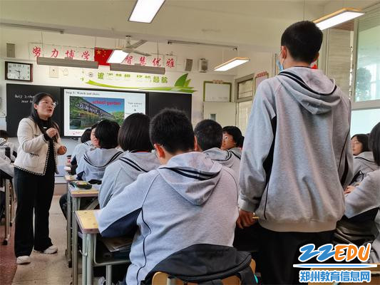 郑州八中英语组刘改香老师进行课堂教学