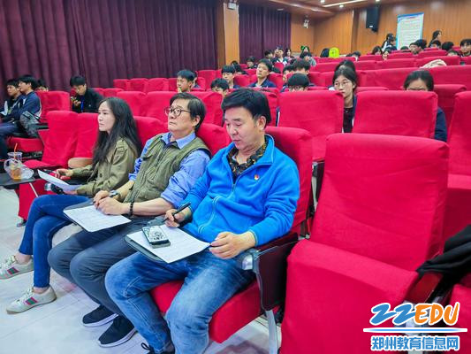 专业评委认真评分 专业评委认真评分