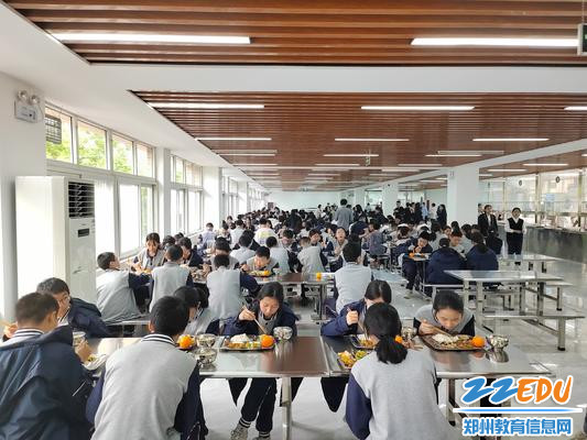 3.宽敞明亮、整洁卫生、井然有序的就餐环境 3.宽敞明亮、整洁卫生、井然有序的就餐环境