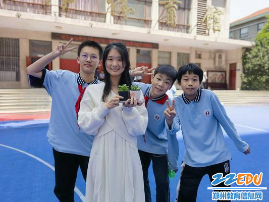 买到心仪绿植后的幸福时刻 买到心仪绿植后的幸福时刻