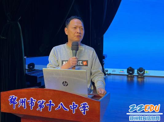 政教处副主任秦元柱主持本次活动