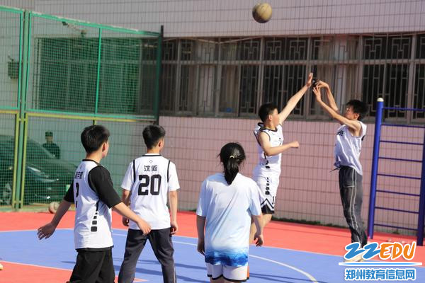 奋力拦杀,勇往直前 奋力拦杀,勇往直前