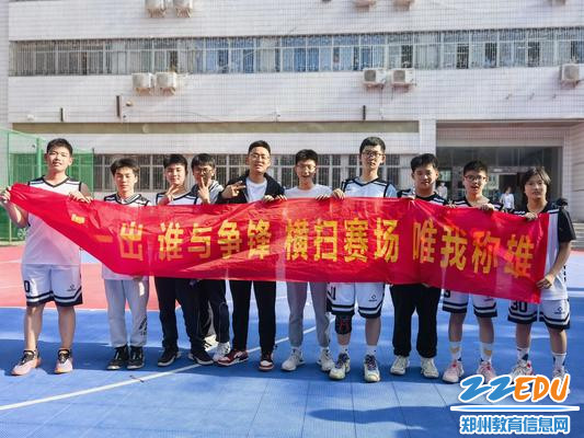 冠军队2024届4班队员赛后合影 冠军队2024届4班队员赛后合影