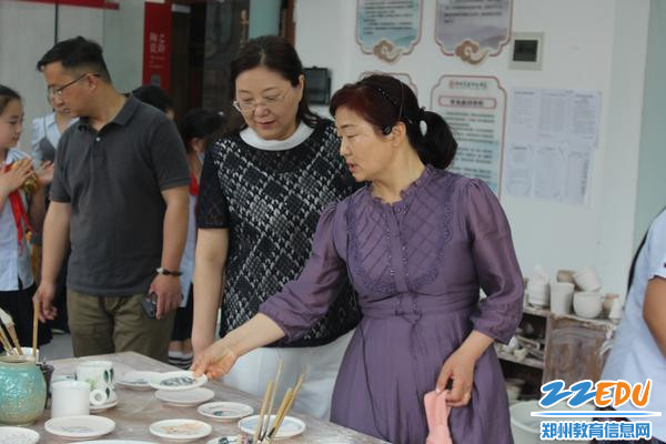 4讲解学生陶艺作品 4讲解学生陶艺作品