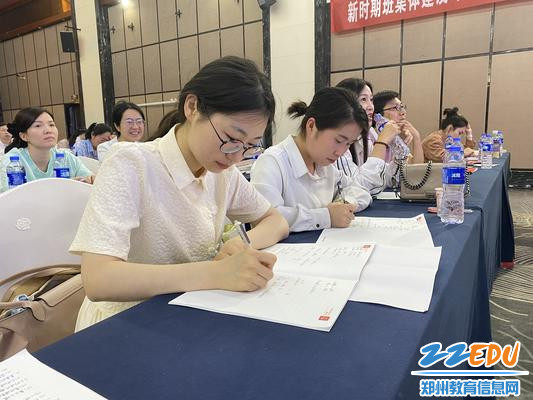 5.认真倾听、用心记录的经纬老班们 5.认真倾听、用心记录的经纬老班们