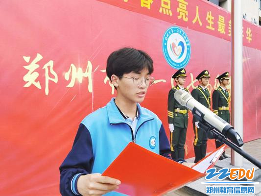 学生代表为高三呐喊助威 学生代表为高三呐喊助威