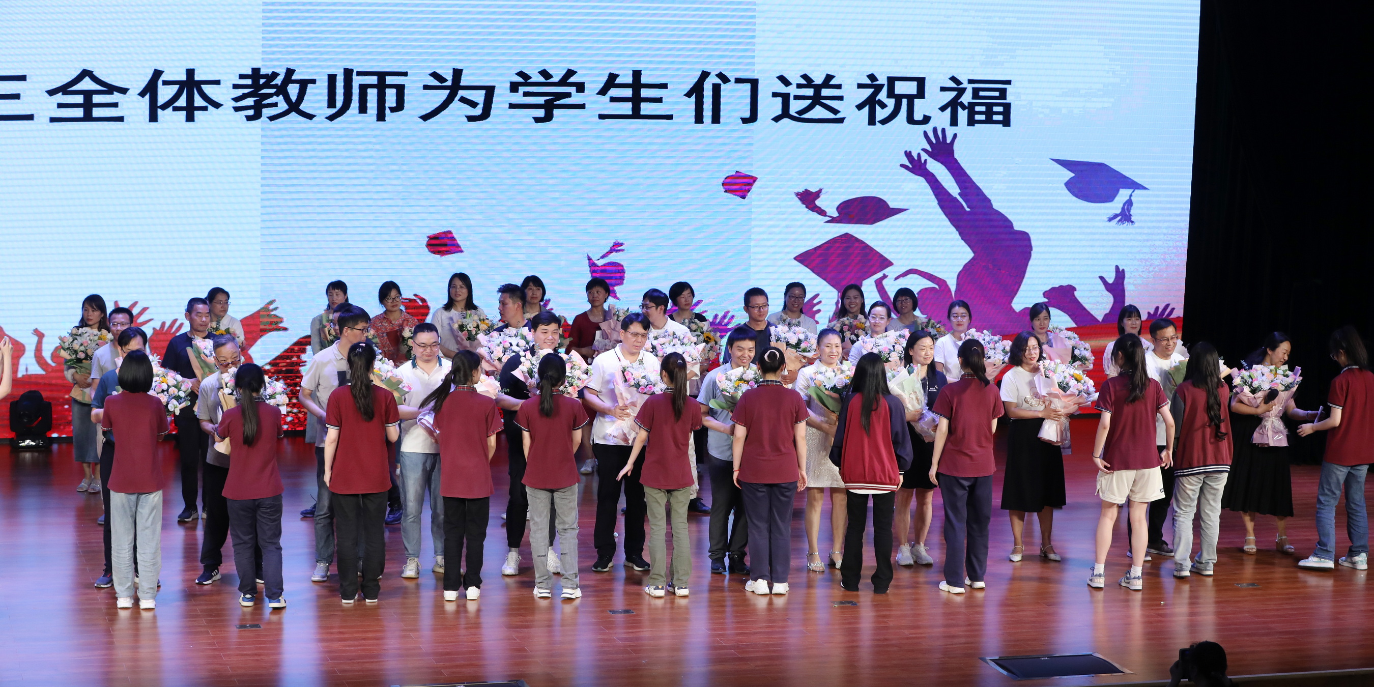 毕业不散场 梦想当远航 郑州18中举行高三年级毕业典礼 - 郑州教育信息网