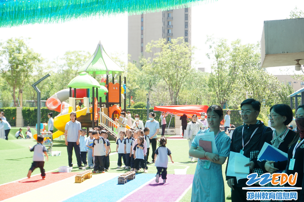 观摩户外自主游戏_调整大小 观摩户外自主游戏_调整大小