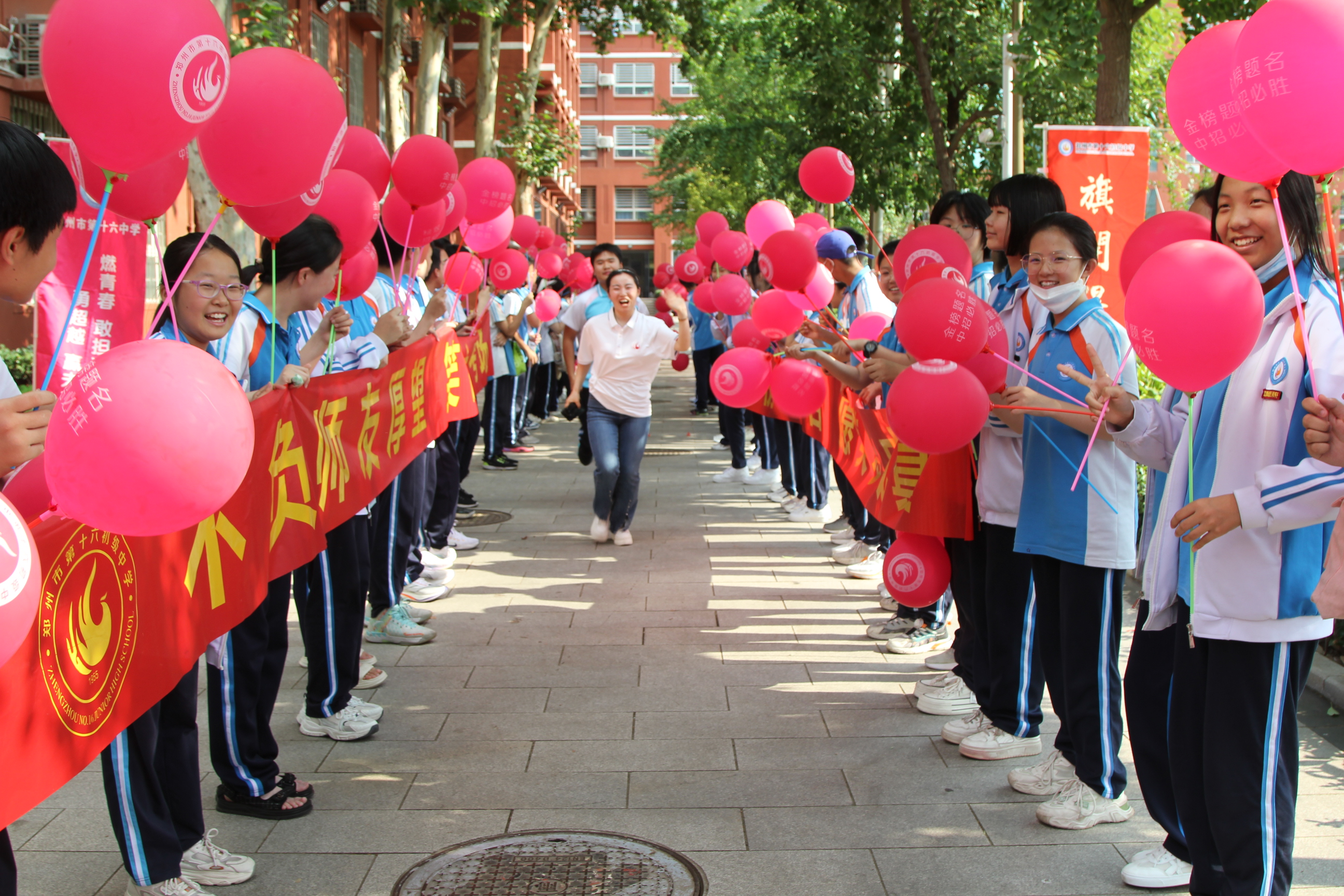 明天上海11万初三学生走上中考考场，“披荆斩棘”全力以赴，请为青春奋斗的自己点赞！