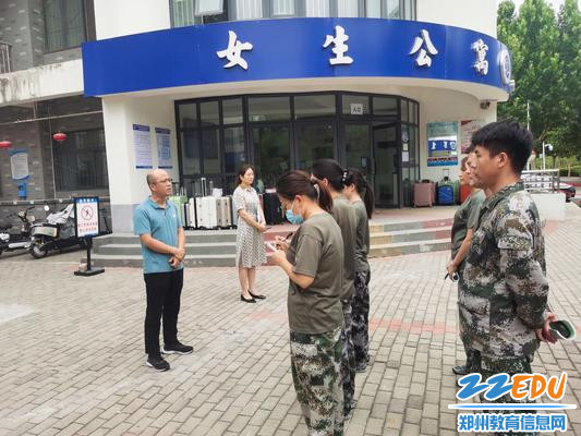 3.副校长王宏亮进行总结讲话 3.副校长王宏亮进行总结讲话