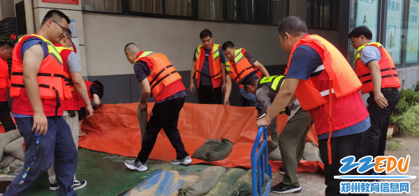 5地下车库抢险分队 5地下车库抢险分队